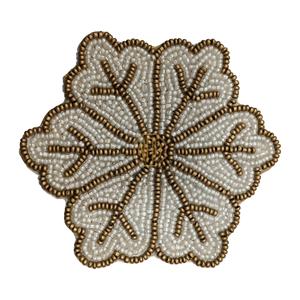 Posavasos con Diseño Tradicional de Flores con Cuentas, Hecho a Mano en Rosa, Verde y Rojo para Protección Decorativa de Mesa - Product Image 6