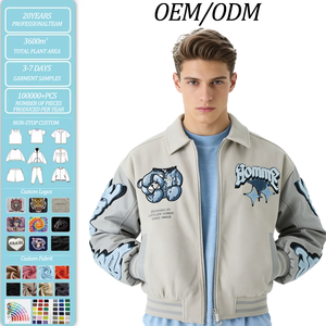 Chaqueta de Béisbol Personalizada de Fábrica con Parches, Estilo Casual Urbano, Chaqueta Bomber con Apliques de Osito de Peluche y Parches de Letras para Hombre - Product Image 6