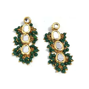 Boucles d'oreilles pendantes Polki Kundan vertes pour femmes, plaquées or, style tendance - Product Image 1
