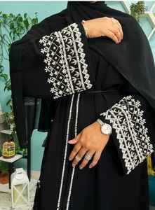 Abayas élégantes et modestes brodées à la main pour femmes - Product Image 2