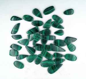 Par de gemas sueltas pulidas a mano de malaquita verde natural para creaciones de joyería innovadoras - Product Image 3