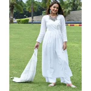 Ensemble de costume pour femmes en coton blanc - Product Image 3
