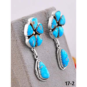 Boucles d'oreilles pendantes artisanales en turquoise blanche et argent sterling, motif floral, style Southwest - Product Image 3