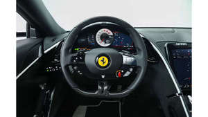 Roma Coupé RWD 2024 Usado, Volante a la Izquierda, Asientos de Cuero, Portaequipajes de Aleación de Aluminio, Neumáticos R17, Auto de Alto Rendimiento - Product Image 6