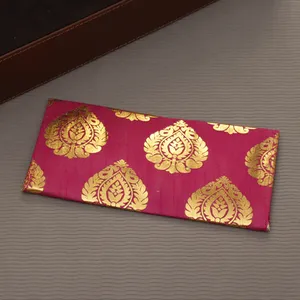 ซองงานแต่งงานอินเดียผ้าไหมดิบพร้อมซองของขวัญพิมพ์ลาย zari สีทอง - Product Image 2