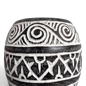 Bougie d'aromathérapie en cire d'abeille sculptée noir et blanc Budivis, style décoratif rustique d'inspiration tribale - Product Image 2