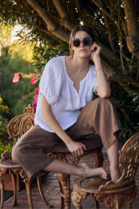 Blusa blanca de algodón y lino con botones de corte regular y cuello mandarín Patrón cosido floral vintage Elemento de moda ODM - Product Image 4