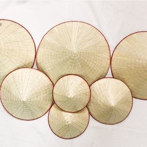 Sombrero cónico vietnamita tradicional: un regalo único y exquisito hecho a mano. - Product Image 1
