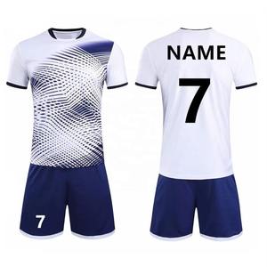 Uniforme de Fútbol Personalizado con Patrón Blanco y Azul Marino - Conjunto de Camiseta y Pantalones Cortos para Adultos, Número y Nombre Personalizables, 100% Poliéster, Elástico en Cuatro Direcciones - Product Image 1