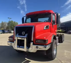 Camion d'occasion Volvo VHD64B300 2022 à quatre essieux, cabine et châssis, diesel/essence, PRÊT À ÊTRE EXPÉDIÉ DANS LE MONDE ENTIER – Prix Abordable - Product Image 1