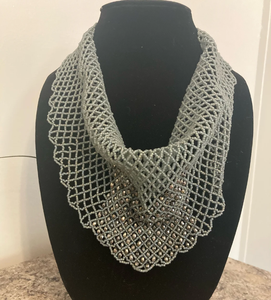 Écharpe grise tendance à franges perlées, collier perlé à franges, bandana perlé à franges - Product Image 1