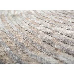 พรมถักมือ Aakar by Kavi สีเบจและสีน้ำตาล ทำจากขนสัตว์และไหมไผ่ ลายเรขาคณิต รูปทรงสี่เหลี่ยมผืนผ้า สำหรับห้องโถงหรือห้องพัก รุ่น Eskn-339 - Product Image 3