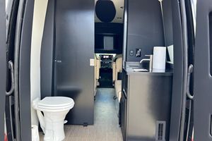 Sprinter 2500 Regency Xalta LX Tour 2022, Conversión Clase B, Interior de Lujo Personalizado - Product Image 4