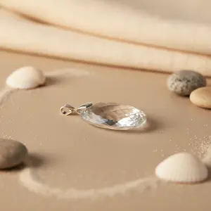 Pendentif en cristal transparent en forme de larme pour femmes, bijoux élégants, cadeau pour la collection de pendentifs et de breloques - Product Image 3