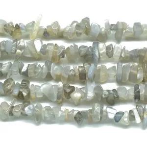 优质灰色月光石光滑珠天然芯片形状宽松手工卵石珠，用于批发商的珠宝制作