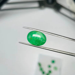 Esmeralda Natural de Zambia, Gema Ovalada en Cabujón, Buena Calidad, Brillo y Bonito Color Verde, Pulido Perfecto para Cualquier Joyería - Product Image 6
