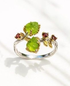 Anillo de Peridoto Verde Natural con Certificación IGI, Joyería de Boda Diseñada para un Estilo Elegante Inspirado en la Naturaleza, Brillo Fresco - Product Image 1