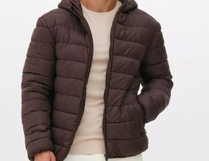 Chaqueta Acolchada Marrón Premium con Capucha, Ligera, Cálida y Elegante, Perfecta para Clima Frío. Pedidos al por Mayor y OEM Disponibles - Product Image 4