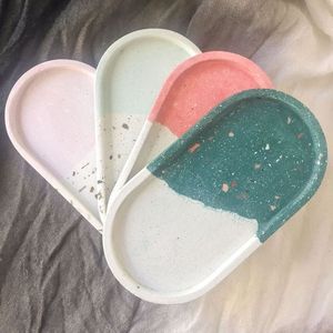 Vente de gros Plateau ovale de luxe personnalisé en résine et marbre Plateau de service avec incrustation en résine émaillée Plateau de forme ovale Variété de couleurs - Product Image 1