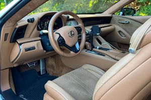 Lexus LC 500 2021 d'occasion en excellent état, 1 propriétaire, moteur V8, pack maniabilité dynamique, non modifié - Product Image 4
