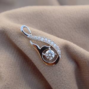 Moissanite ronde coupe pierre argent pendentif délicat pour elle incolore Moissanite bijoux cadeau pour femme - Product Image 2