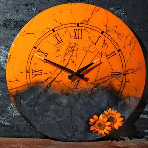 Horloges murales en résine époxy faites à la main pour espaces exquis Cadeau de décoration unique pour la maison Horloge murale époxy océan par Antique Crea - Product Image 1