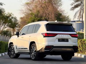 Lexus Serie LX LX 600 Signature Trasmissione Automatica Motore a Combustione Interna Potenza 400 - 499 CV - Product Image 5