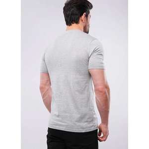 Camiseta ajustada con cuello de pico gris para hombre, 100% algodón, informal, básica, elegante, cómoda, ropa de verano para uso diario, patrón sólido de punto - Product Image 3