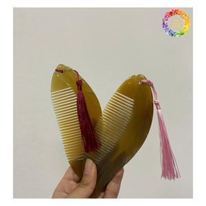 Peine Antiestático de cuerno natural, peine de cuerno de búfalo hecho a mano para mujer, peine de cuerno de búfalo natural personalizado hecho a mano de primera calidad - Product Image 3