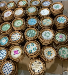 Plateau en rotin disponible avec incrustation de perles, à utiliser pour servir et pour la présentation sur table, commande sur mesure, Vietnam - Product Image 3