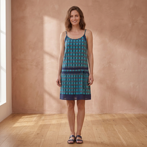 Robe d'été décontractée en tissu respirant à imprimé géométrique turquoise, bretelles spaghetti, longueur genou, coupe droite, sans manches, style doux et naturel - Product Image 4