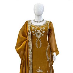 Magnifique ensemble Sharara en soie Chino pure, style indien et pakistanais, pour femme, idéal pour les mariages Haldi et les tenues décontractées. - Product Image 1
