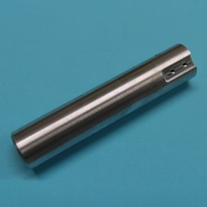 Services d'usinage CNC personnalisés du fabricant pour les pièces métalliques en aluminium et en acier inoxydable, y compris le perçage - Product Image 1