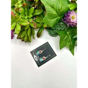 Boucles d'oreilles pendantes vintage Zuni en argent sterling multi-strié avec motif floral en or blanc, grenat et or 18 carats, or blanc 18 carats - Product Image 3