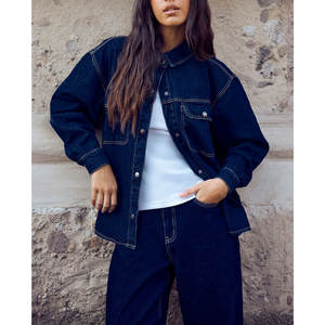 Veste en jean pour femmes avec logo personnalisé Manteau en jean bleu classique surdimensionné fabriqué en usine - Product Image 1