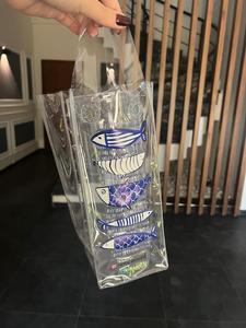 Sac cadeau en plastique transparent imprimé sur mesure, sac de shopping en film givré avec poignée découpée pour l'emballage de détail - Product Image 3