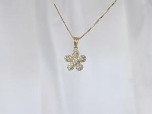 Collier pendentif fleur en or 14 carats avec diamant moissanite VVS de conception optimale pour femme, idée cadeau d'anniversaire à bas prix - Product Image 2