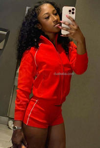 Ensemble de yoga pour femmes avec logo personnalisé Veste de sport à manches courtes et short Ensemble de survêtement 2 pièces pour femmes - Product Image 4