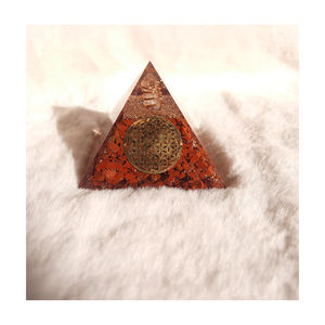 ชิปอัญมณีแกะสลักทรงปิรามิดสีแดงสำหรับการป้องกันและเพิ่มพลังงาน - Product Image 3