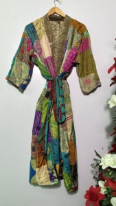 Indien fait à la main longue 100% soie Sari Vintage Patchwork Kimono Robes de demoiselle d'honneur femmes vêtements de nuit printemps été automne saisons - Product Image 3