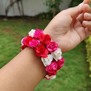Bracelet de poignet de fleur de rose artificielle multicolore fait à la main pour les femmes de mariage de fête nouvel an saint valentin Ramadan - Product Image 5
