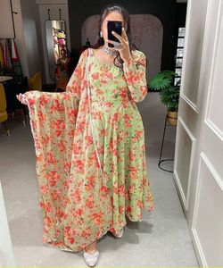 Conjunto de Top de Seda y Palazzo Dupatta de Uso Diario Moderno con Diseño Impreso Contemporáneo y Detalles de Volantes, Precio al por Mayor - Product Image 6