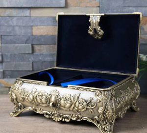 Boîte à bijoux en métal finition bronze avec décor en relief-Stockage de souvenirs et de bibelots rectangulaires classiques en gros - Product Image 1