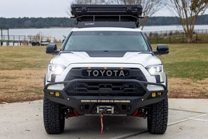 VENTE FLASH Voitures d'occasion haute performance faible kilométrage 2023 Sequoia TRDPro - Product Image 3