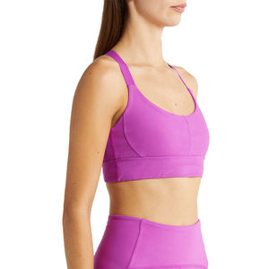 Ensemble de soutien-gorge de sport à col montant avec tissu respirant et logo frontal pour les séances longues - Vêtements de sport écologiques - Product Image 3