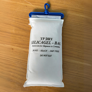 500g Gel de silice déshydratant sac suspendu avec ficelle ou crochet en plastique Vietnam usine de gros - Product Image 4