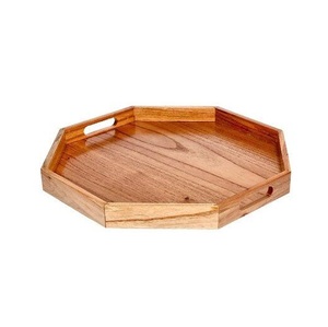 Plateau en bois fonctionnel au charme rustique parfait pour décor de ferme servant des repas ou rangeant votre espace avec facilité - Product Image 3