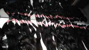 KINKY BOUCLES SANS COUTURE RÉUTILISABLE REMY FOND ÉPAIS SUÉDOIS PLEINE TÊTE CUTICULE ALIGNED HAIR EXTENSION BUNDLES - Product Image 6