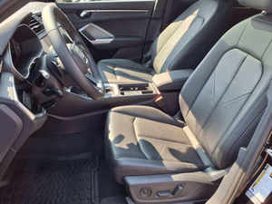 Occasion 2022, faible kilométrage, transmission automatique, sièges en cuir, sans accident et prêt à être expédié. - Product Image 2