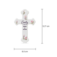 Adorable Ornement Céramique en Forme de Croix, Plaque à Suspendre pour Arbre de Noël avec Impression Nom et Date, Motif Père Noël et Renne, pour Décoration Souvenir de Baptême